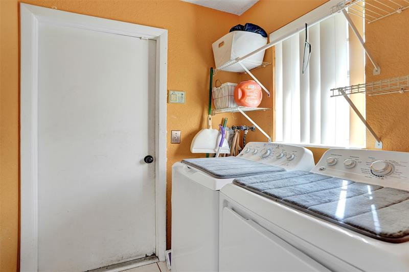 Image 22 of 35 For 5372 Pine Circle