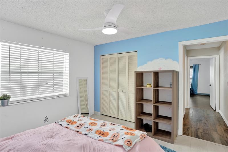 Image 25 of 35 For 5372 Pine Circle