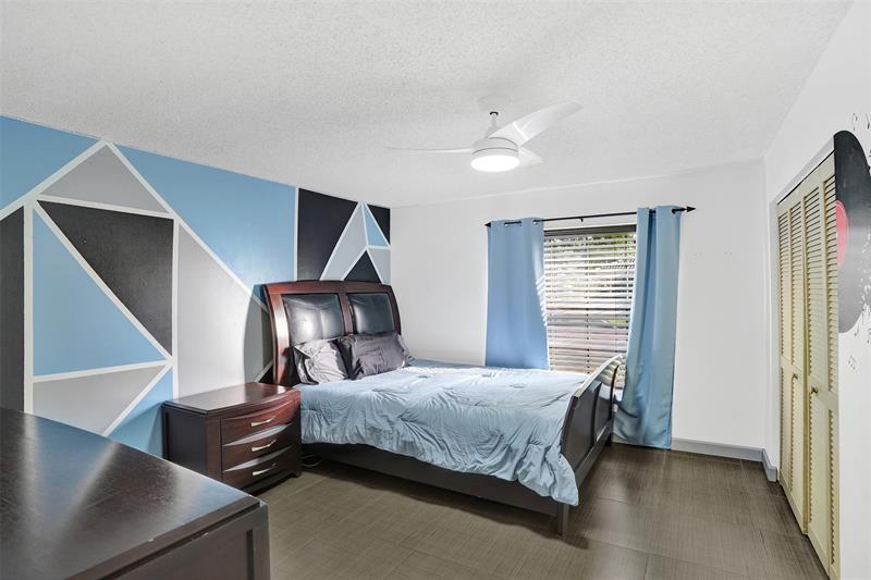 Image 27 of 35 For 5372 Pine Circle