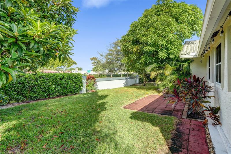 Image 31 of 35 For 5372 Pine Circle