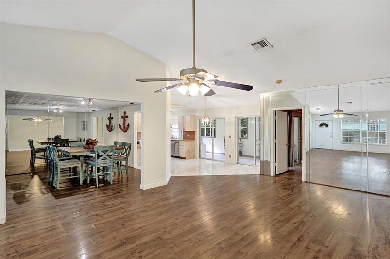 Image 5 of 35 For 5372 Pine Circle