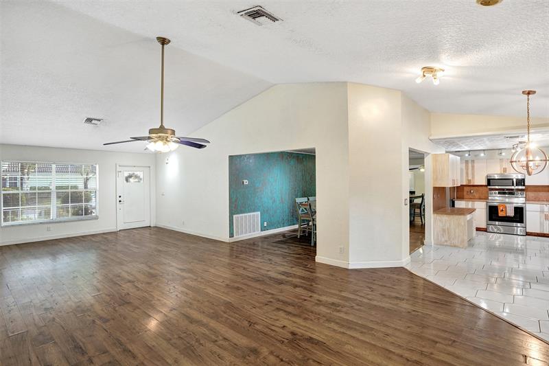 Image 7 of 35 For 5372 Pine Circle