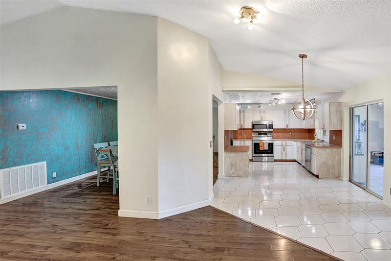 Image 8 of 35 For 5372 Pine Circle