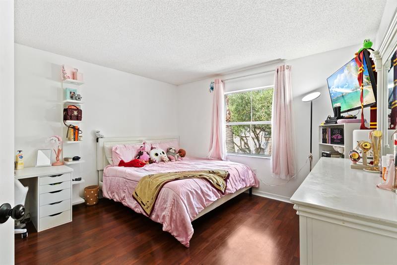 Image 23 of 33 For 4035 Tree Tops Rd