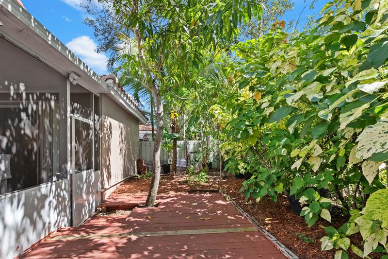 Image 9 of 33 For 4035 Tree Tops Rd