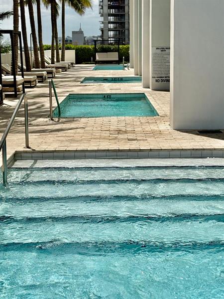 Image 10 of 13 For 1040 Biscayne Blvd  1406