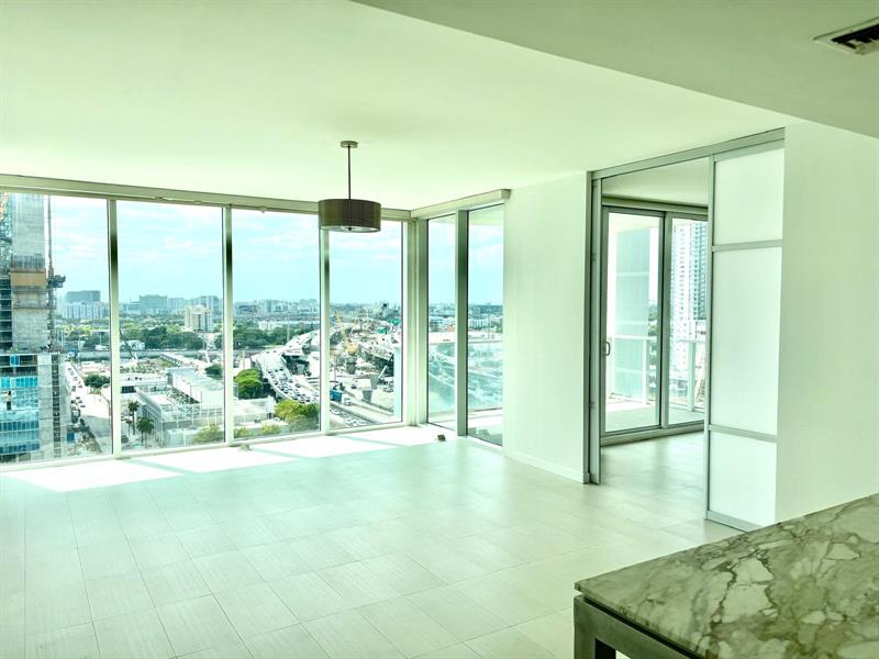 Image 4 of 13 For 1040 Biscayne Blvd  1406