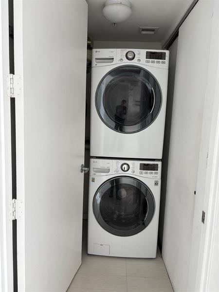 Image 8 of 13 For 1040 Biscayne Blvd  1406