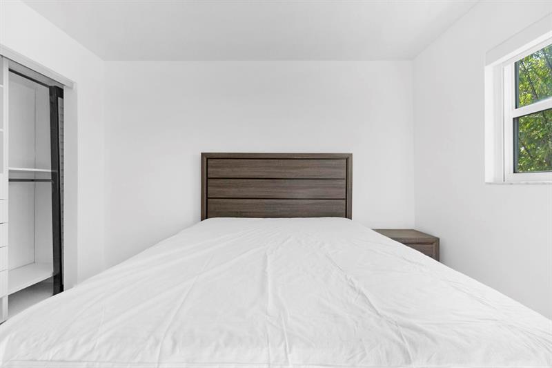 Image 15 of 58 For 1439 Ocean Blvd 215