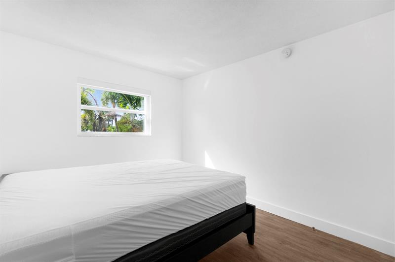 Image 17 of 58 For 1439 Ocean Blvd 215