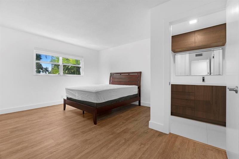 Image 21 of 58 For 1439 Ocean Blvd 215