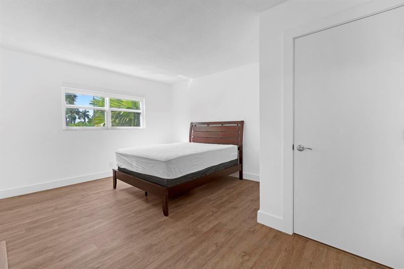 Image 22 of 58 For 1439 Ocean Blvd 215