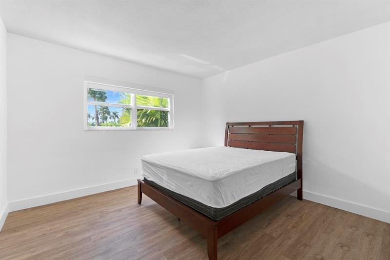 Image 23 of 58 For 1439 Ocean Blvd 215