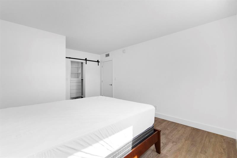 Image 24 of 58 For 1439 Ocean Blvd 215