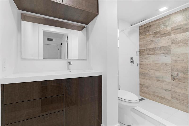 Image 27 of 58 For 1439 Ocean Blvd 215