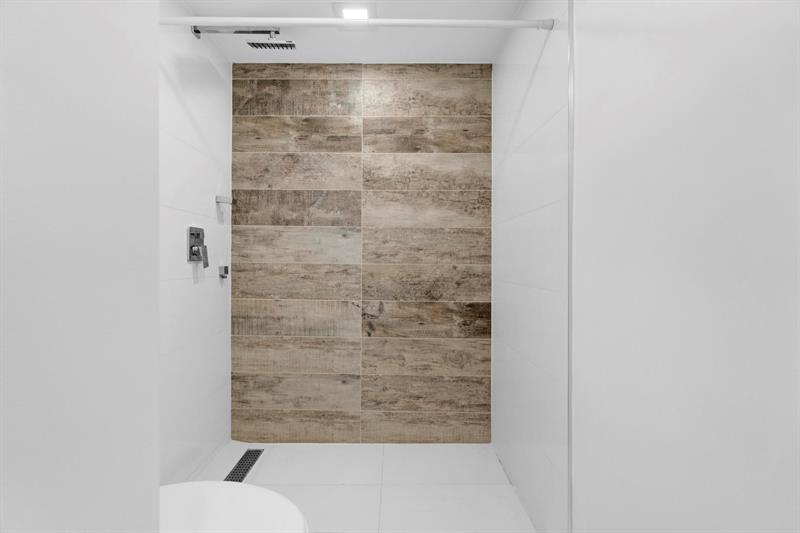 Image 28 of 58 For 1439 Ocean Blvd 215