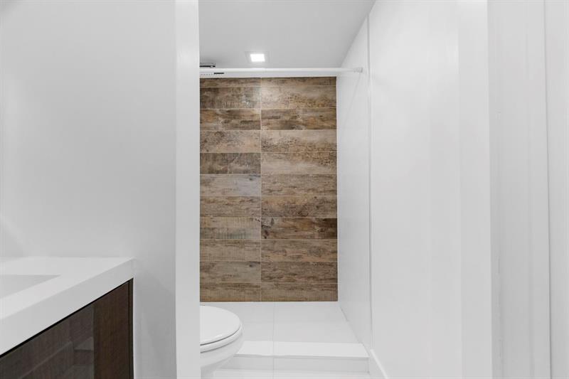 Image 29 of 58 For 1439 Ocean Blvd 215