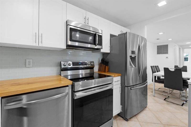 Image 3 of 58 For 1439 Ocean Blvd 215