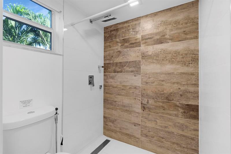 Image 30 of 58 For 1439 Ocean Blvd 215