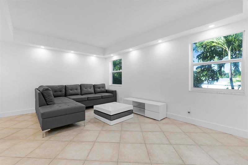 Image 33 of 58 For 1439 Ocean Blvd 215