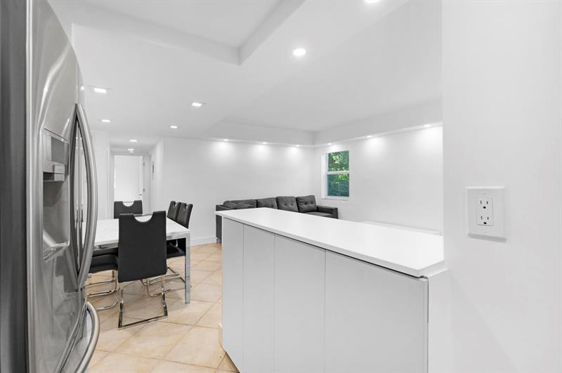 Image 4 of 58 For 1439 Ocean Blvd 215