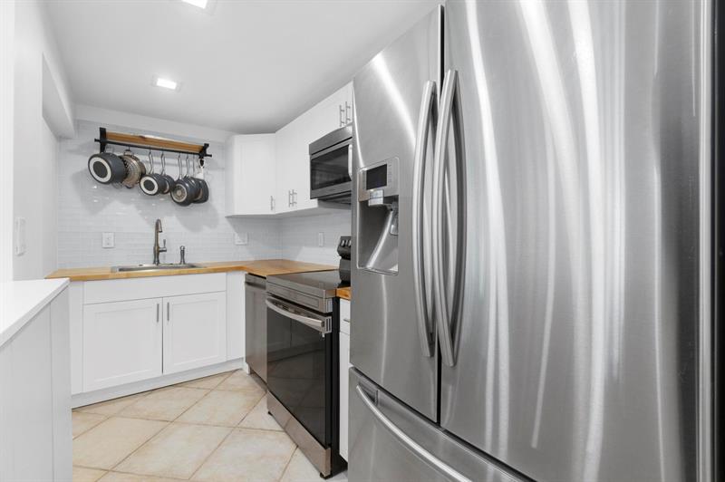 Image 5 of 58 For 1439 Ocean Blvd 215