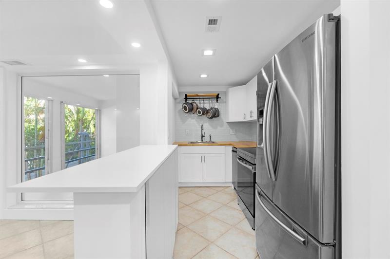 Image 6 of 58 For 1439 Ocean Blvd 215