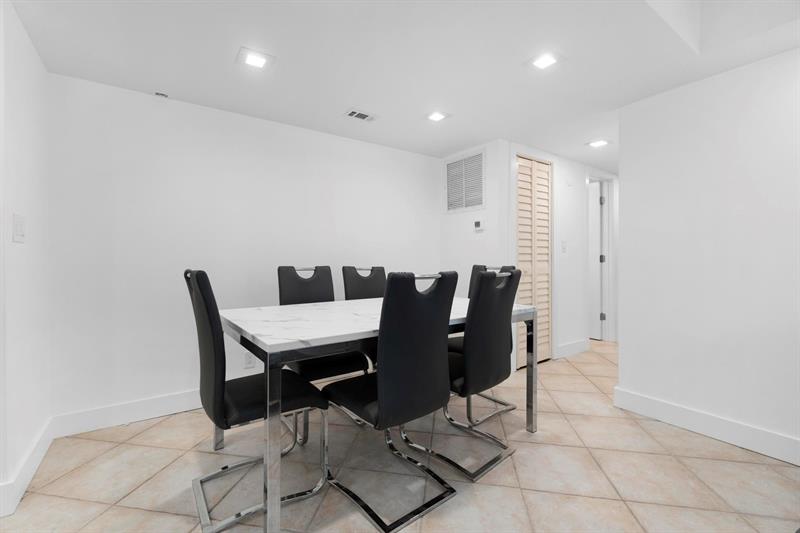 Image 9 of 58 For 1439 Ocean Blvd 215