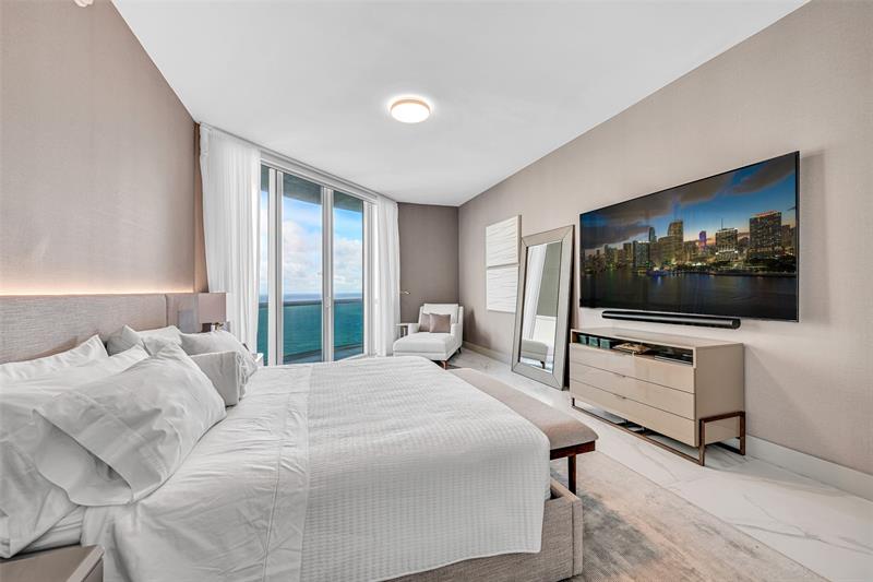 Image 15 of 37 For 16001 Collins Ave  3004