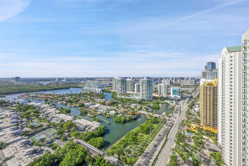 Image 20 of 37 For 16001 Collins Ave  3004