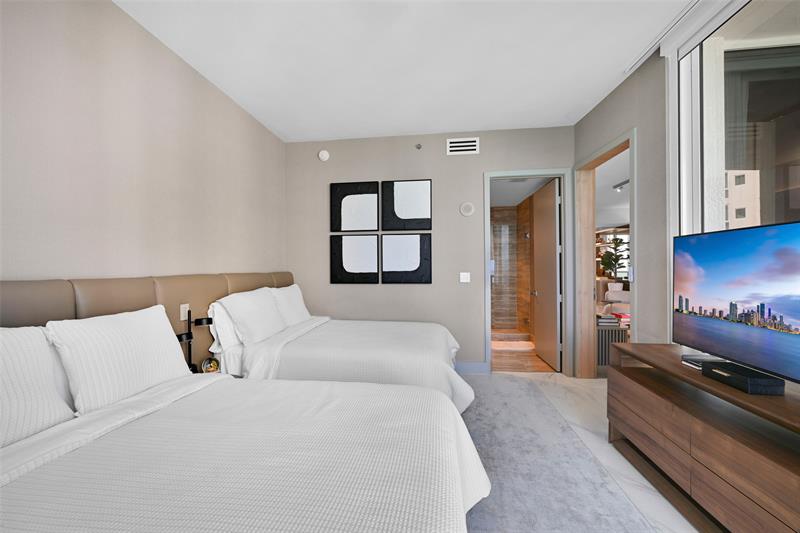 Image 23 of 37 For 16001 Collins Ave  3004