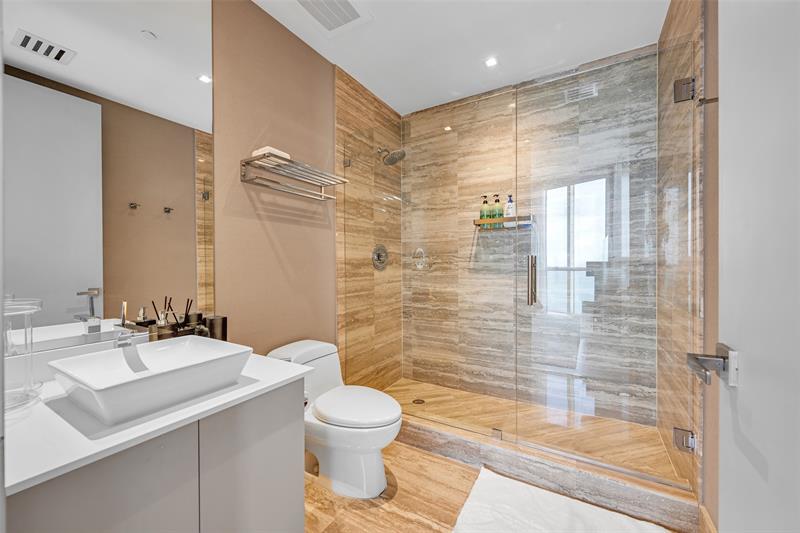 Image 24 of 37 For 16001 Collins Ave  3004