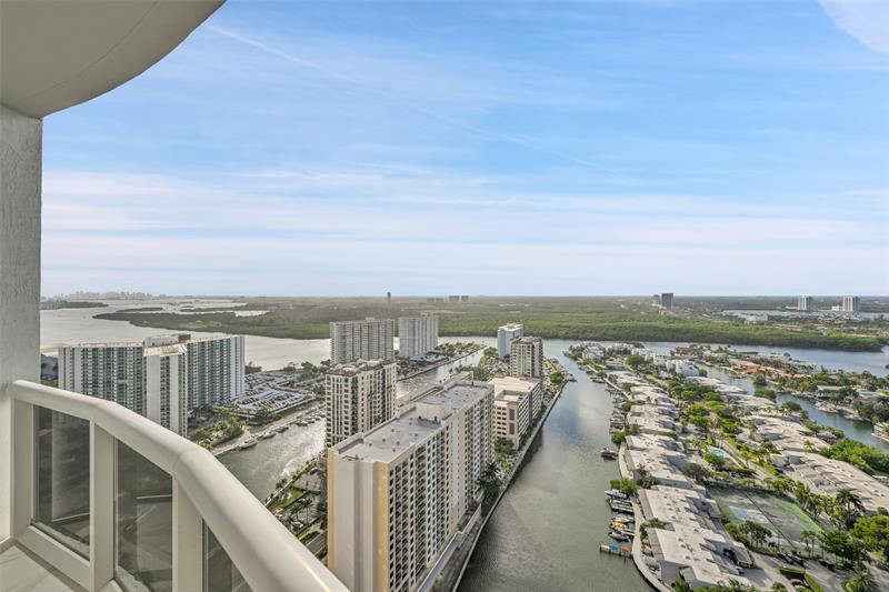 Image 27 of 37 For 16001 Collins Ave  3004