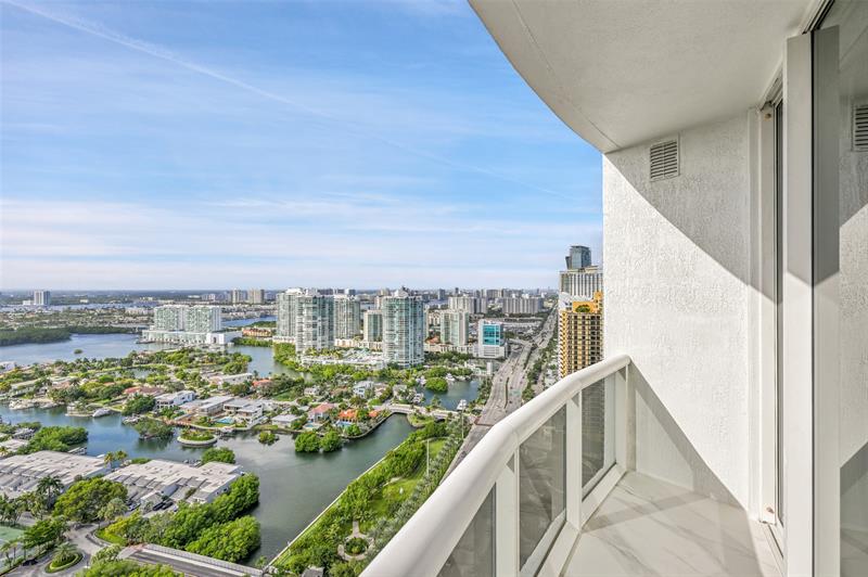 Image 28 of 37 For 16001 Collins Ave  3004