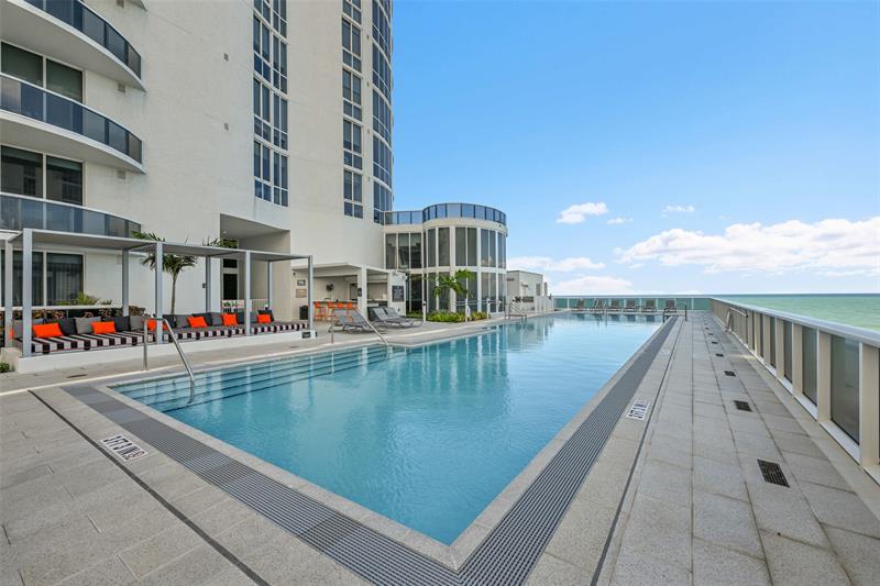 Image 30 of 37 For 16001 Collins Ave  3004