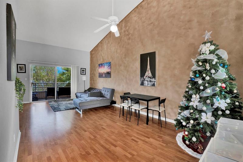 Image 11 of 44 For 3413 44th St  205