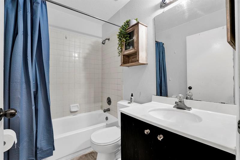 Image 31 of 44 For 3413 44th St  205