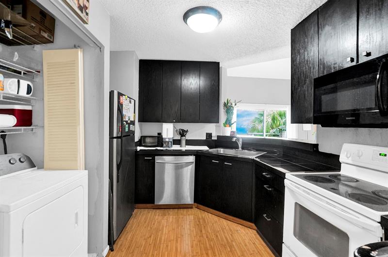 Image 4 of 44 For 3413 44th St  205