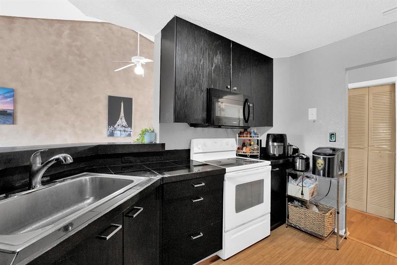 Image 7 of 44 For 3413 44th St  205