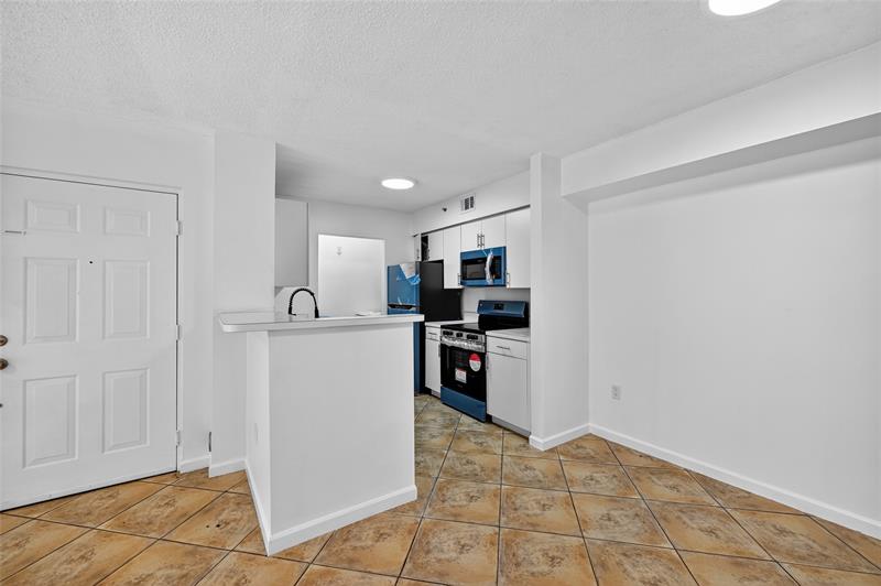 Image 17 of 31 For 2011 Renaissance Blvd  101