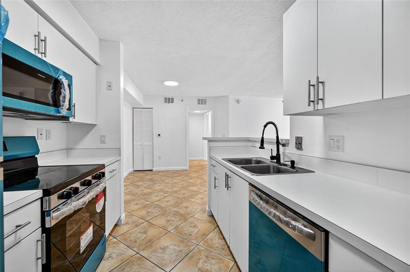 Image 20 of 31 For 2011 Renaissance Blvd  101