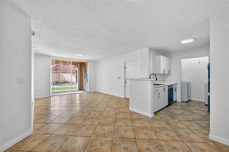 Image 21 of 31 For 2011 Renaissance Blvd  101