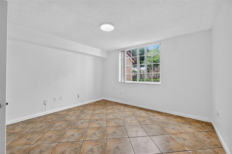 Image 22 of 31 For 2011 Renaissance Blvd  101