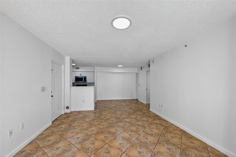 Image 26 of 31 For 2011 Renaissance Blvd  101