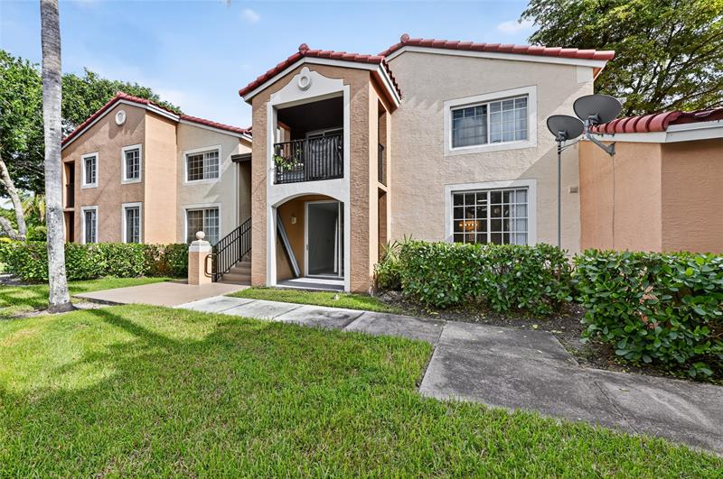 Image 27 of 31 For 2011 Renaissance Blvd  101