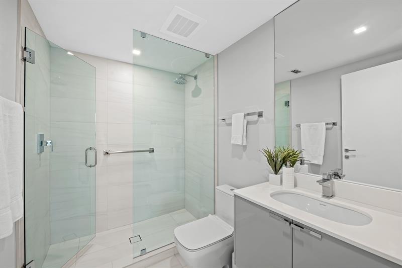 Image 23 of 50 For 435 Bayshore Dr  302