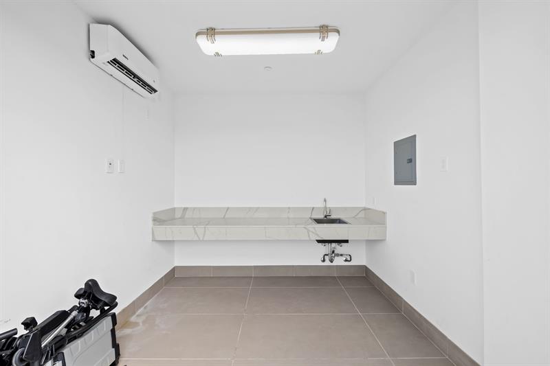 Image 47 of 50 For 435 Bayshore Dr  302