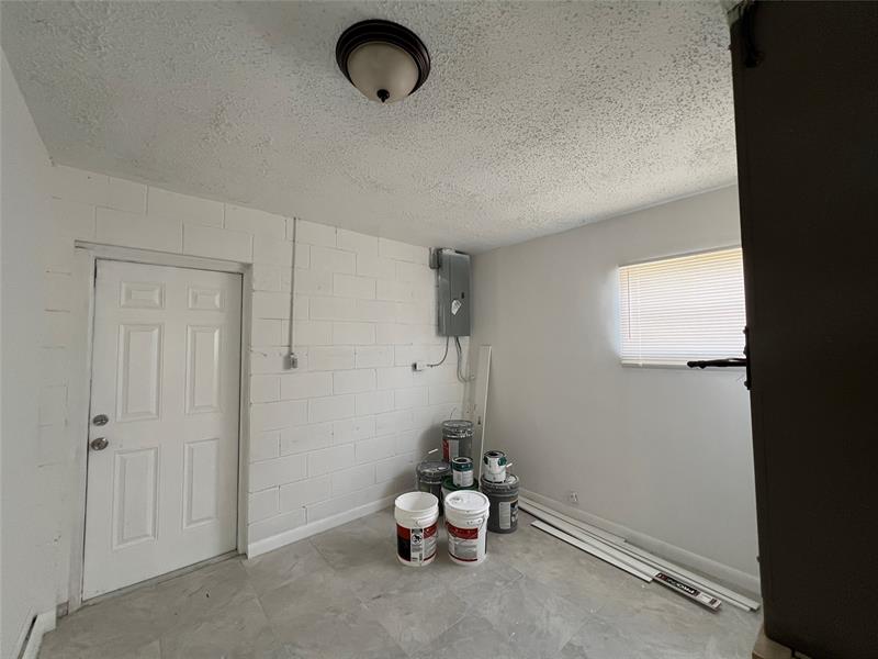 Image 6 of 14 For 308 Essex Dr