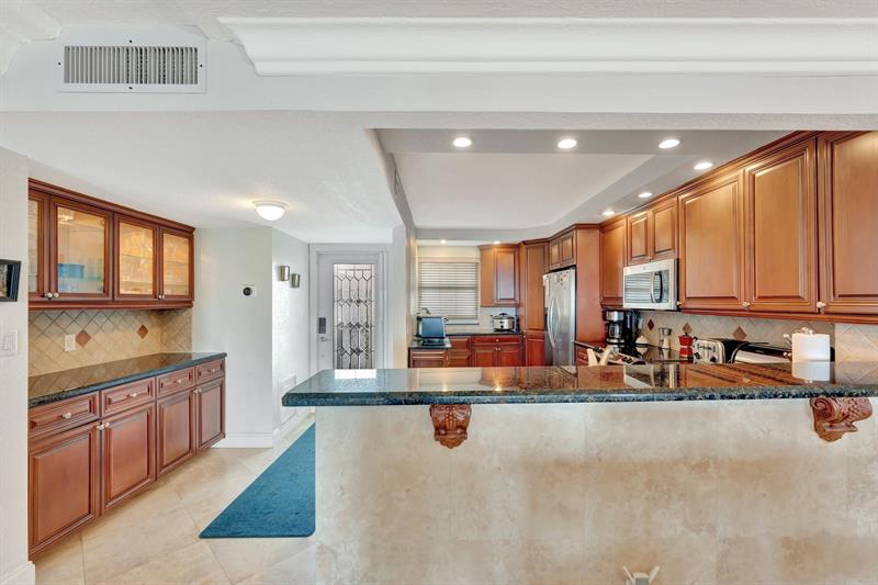 Image 11 of 51 For 1012 Ocean Blvd  Ph7