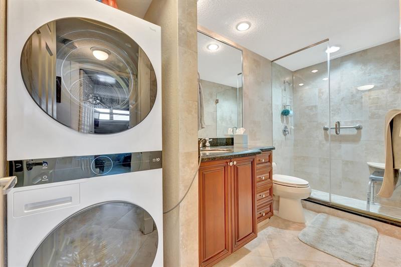 Image 19 of 51 For 1012 Ocean Blvd  Ph7